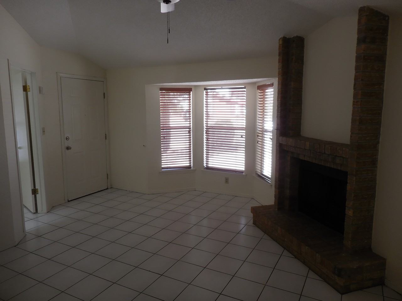 11392 Lake Erie Drive - Photo 3 of 38