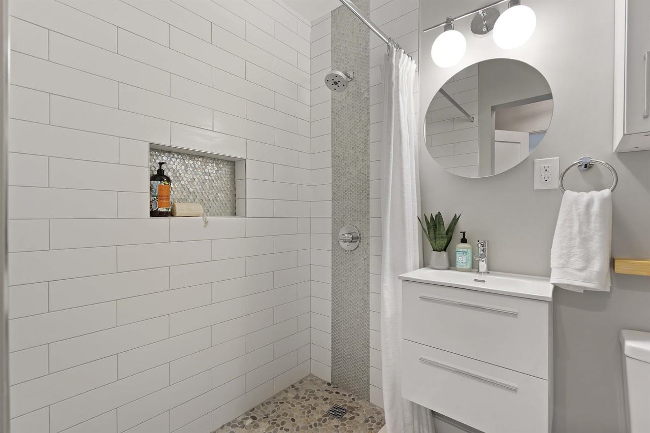 14724 Inglewood Avenue - Photo 3 of 20