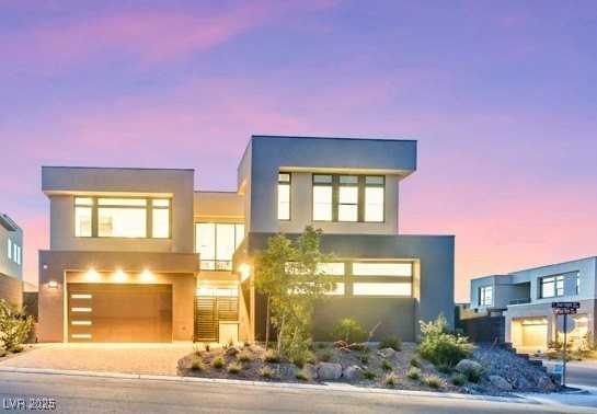 10718 Desert Heights Ave - Photo 3 of 16