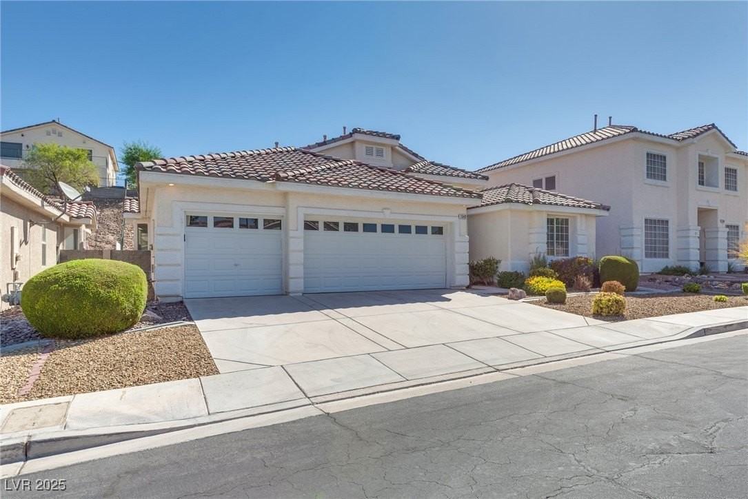 1340 Rolling Sunset St - Photo 2 of 38