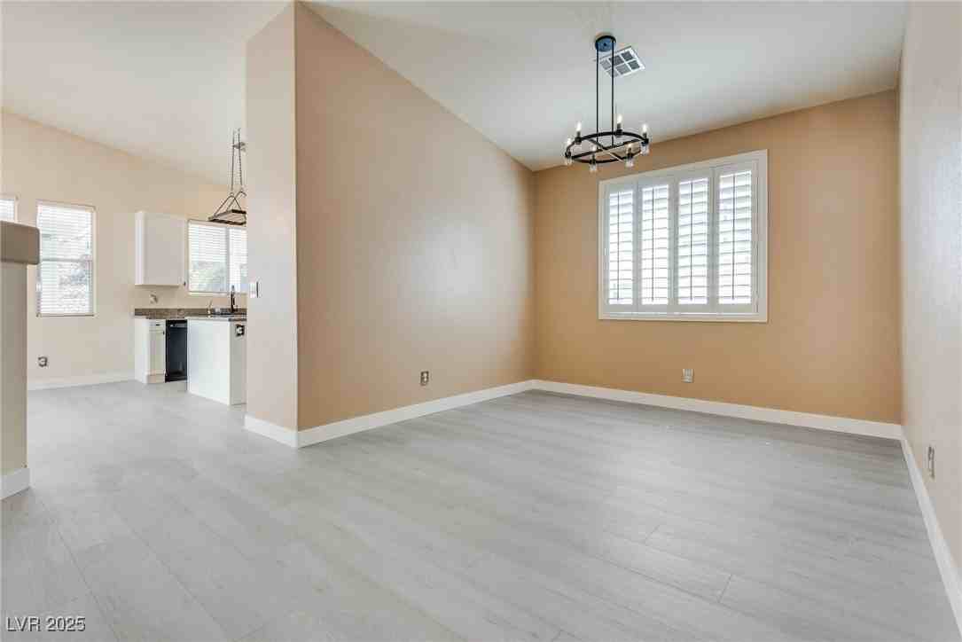 1340 Rolling Sunset St - Photo 7 of 38