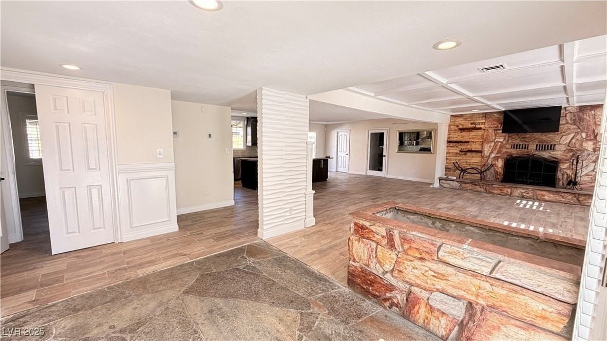 1819 Beverly Way - Photo 7 of 50