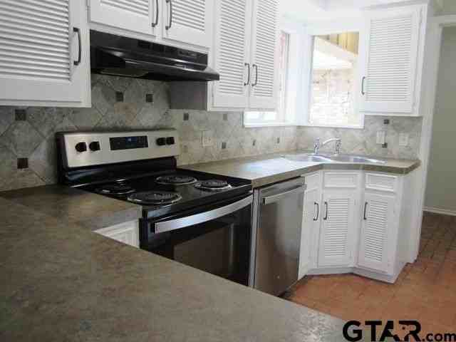 328 Brookwood Dr - Photo 4 of 17