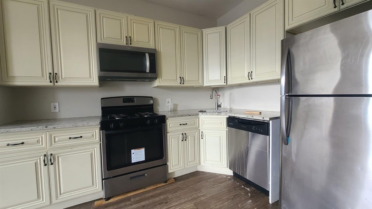 166 Armstrong Ave #2 - Photo 5 of 19