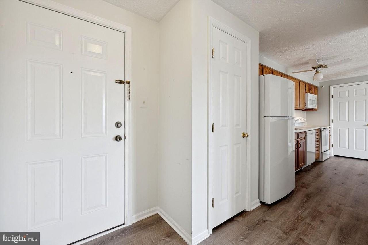 303 Palmspring Dr - Photo 6 of 21