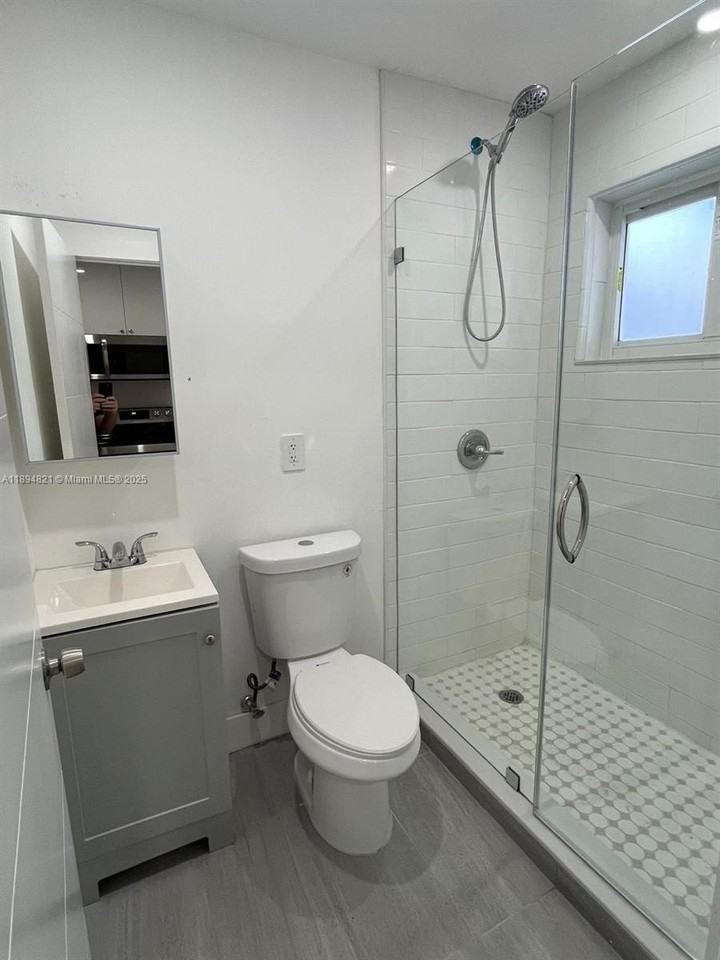 885 Southwest 29th Avenue #4 - Photo 6 of 11