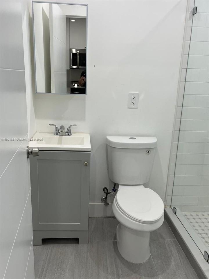 885 Southwest 29th Avenue #4 - Photo 7 of 11