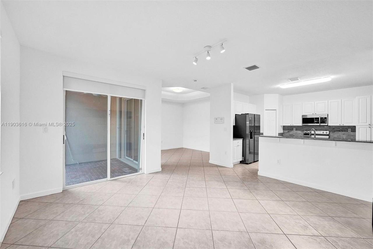 11348 Nw 73rd Ter #0 - Photo 4 of 15