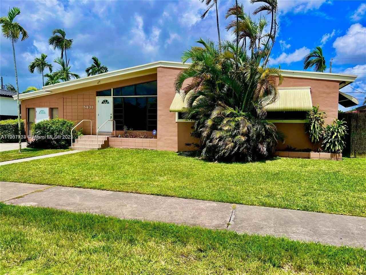 8431 Sw 28th St - Photo 2 of 24