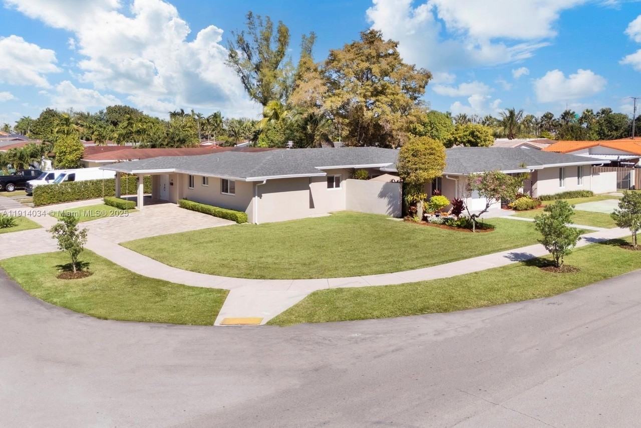 7875 Sw 12th St #0 - Photo 4 of 28