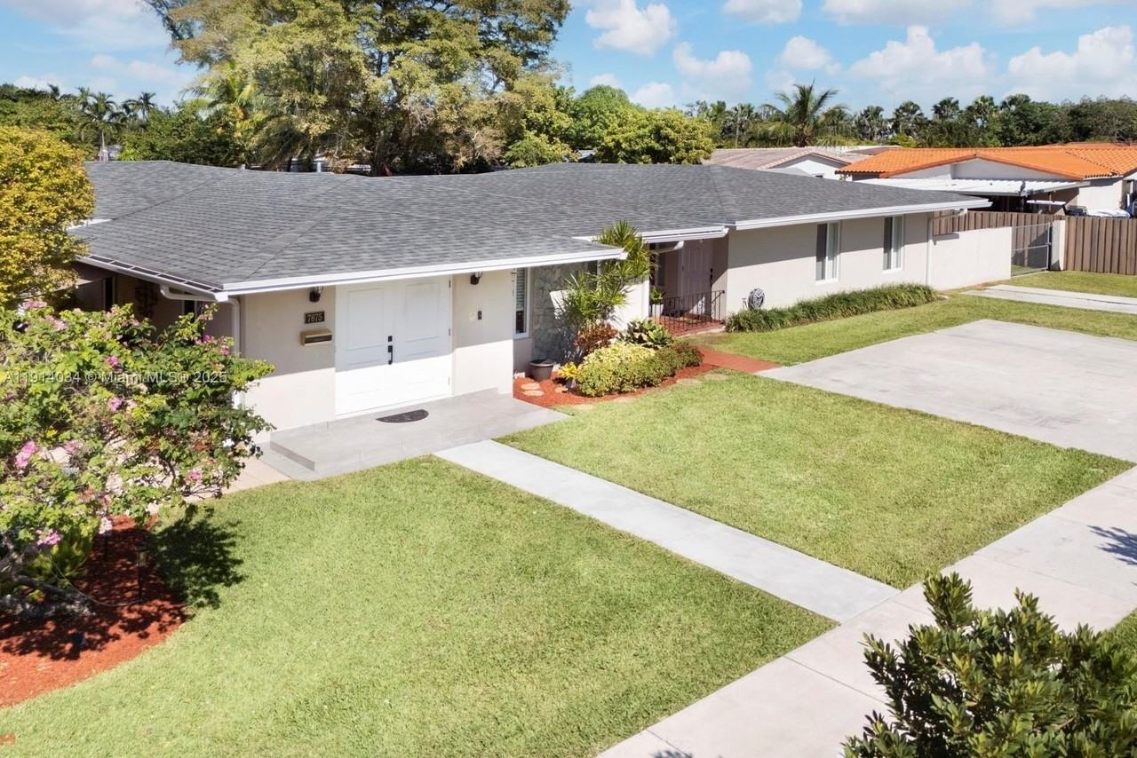 7875 Sw 12th St #0 - Photo 5 of 28