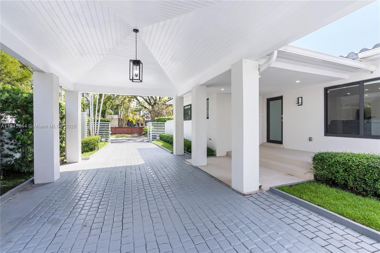 1600 Micanopy Ave - Photo 2 of 25