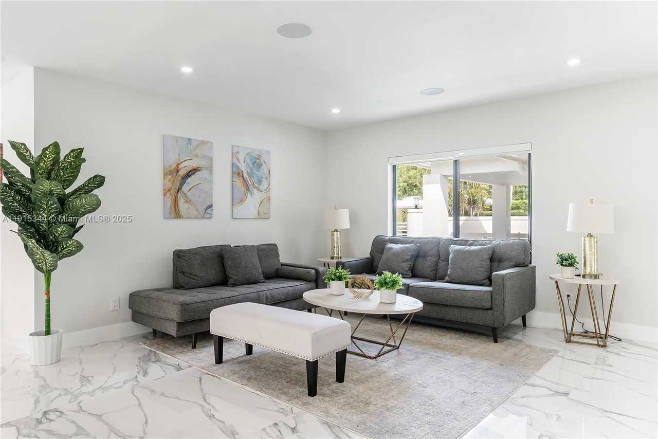 1600 Micanopy Ave - Photo 4 of 25