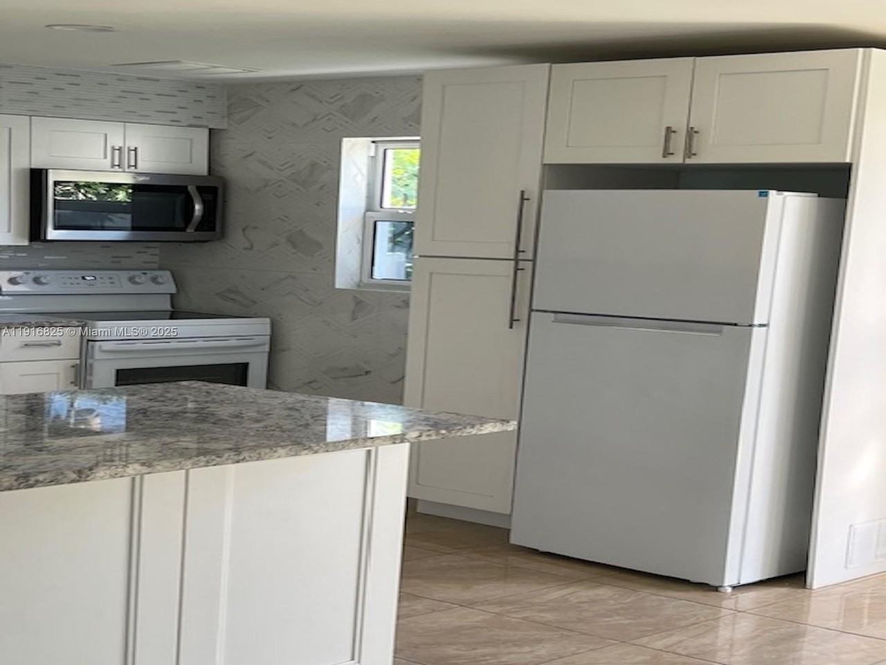 4281 Ne 13th Ave - Photo 4 of 14