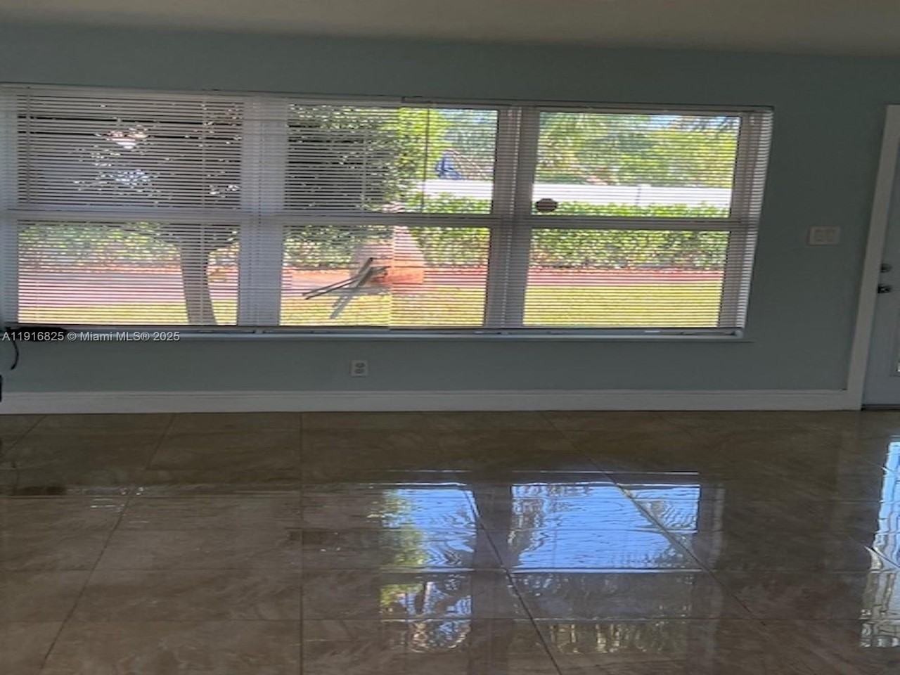 4281 Ne 13th Ave - Photo 5 of 14