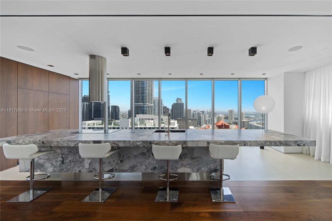 1300 Brickell Bay Dr #4401 - Photo 6 of 34