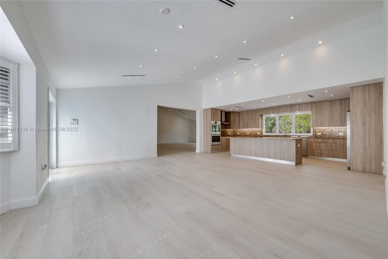 7675 Sw 132nd St #0 - Photo 3 of 17