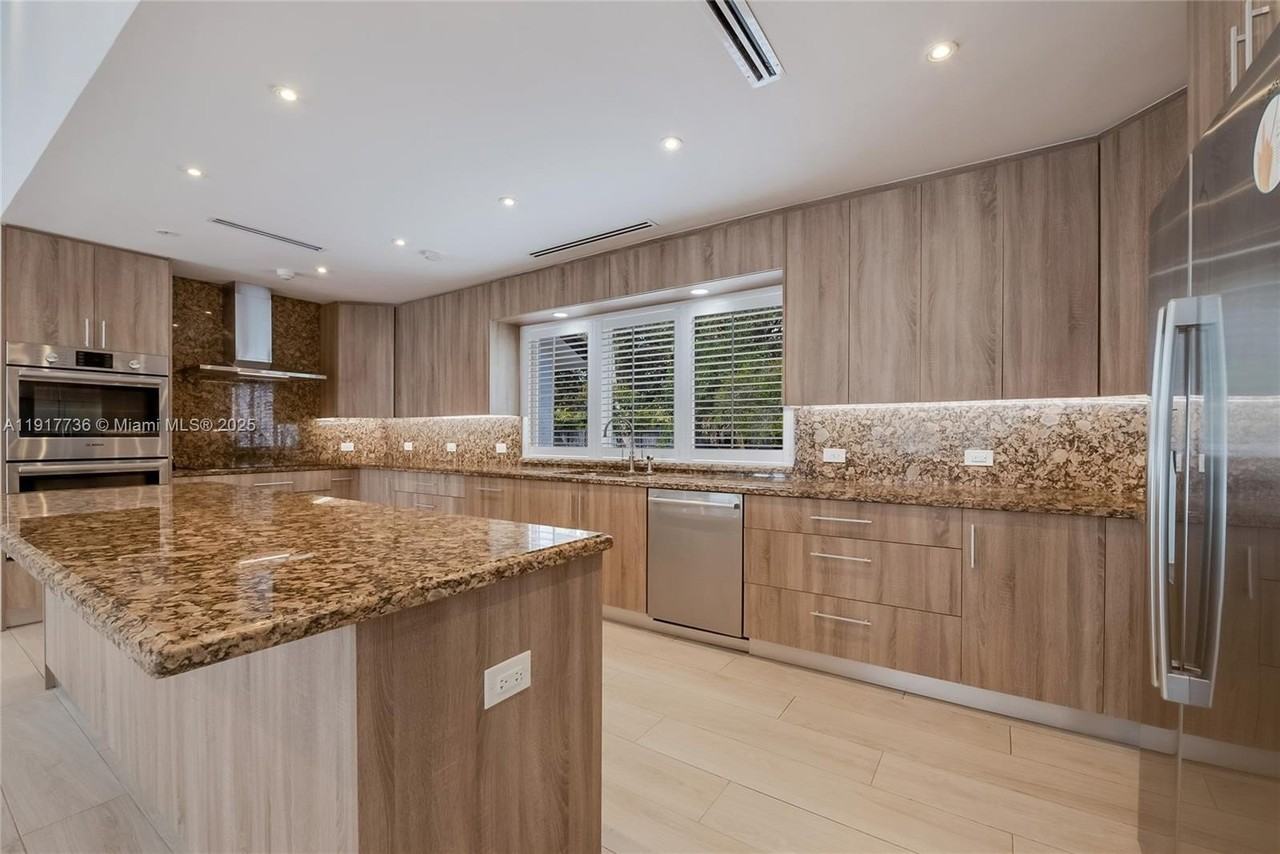 7675 Sw 132nd St #0 - Photo 4 of 17