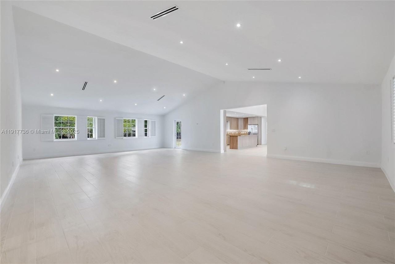 7675 Sw 132nd St #0 - Photo 7 of 17