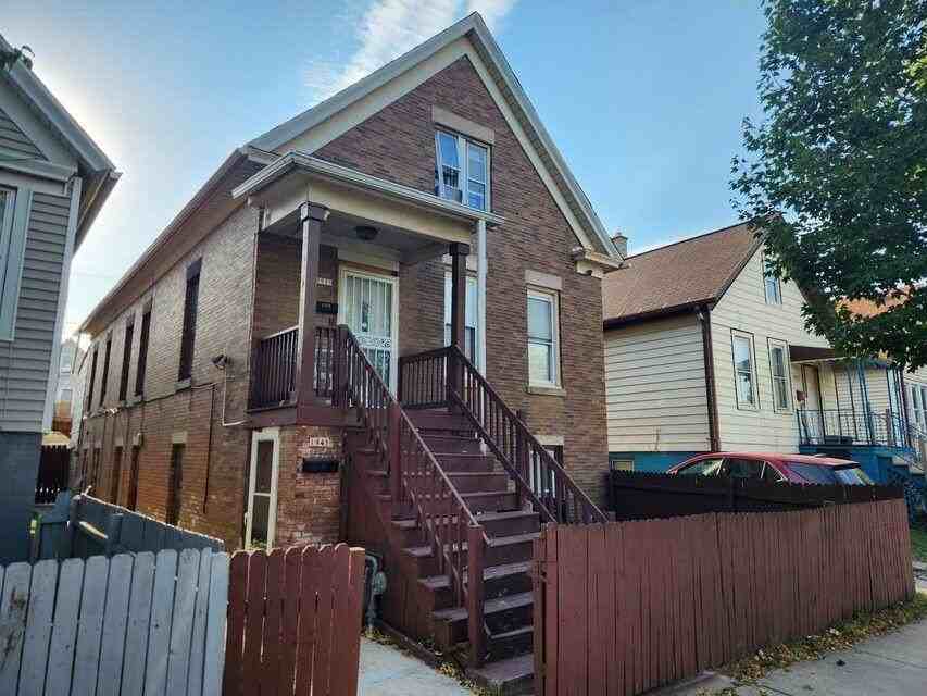 1941 S Winona Ln - Photo 2 of 11