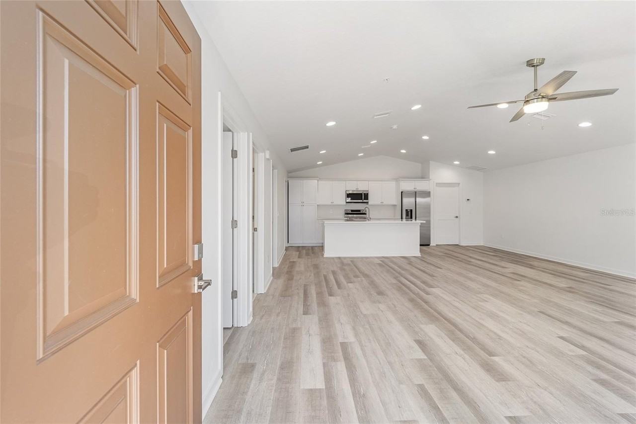 7460 Nw 44th Ln - Photo 5 of 37