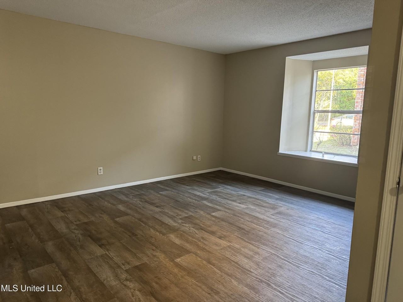 2804 Dubarry Dr - Photo 3 of 12