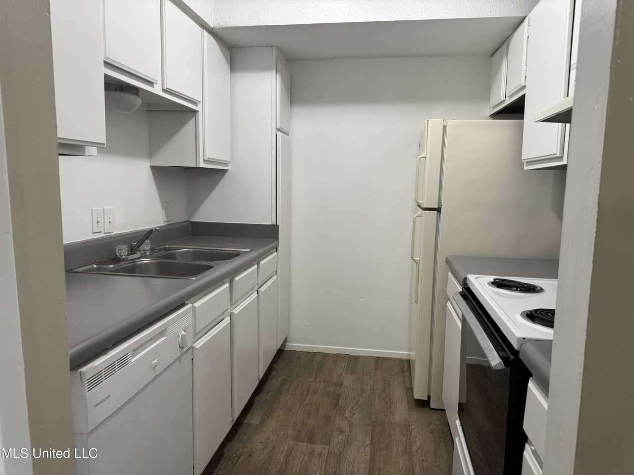 2804 Dubarry Dr - Photo 5 of 12