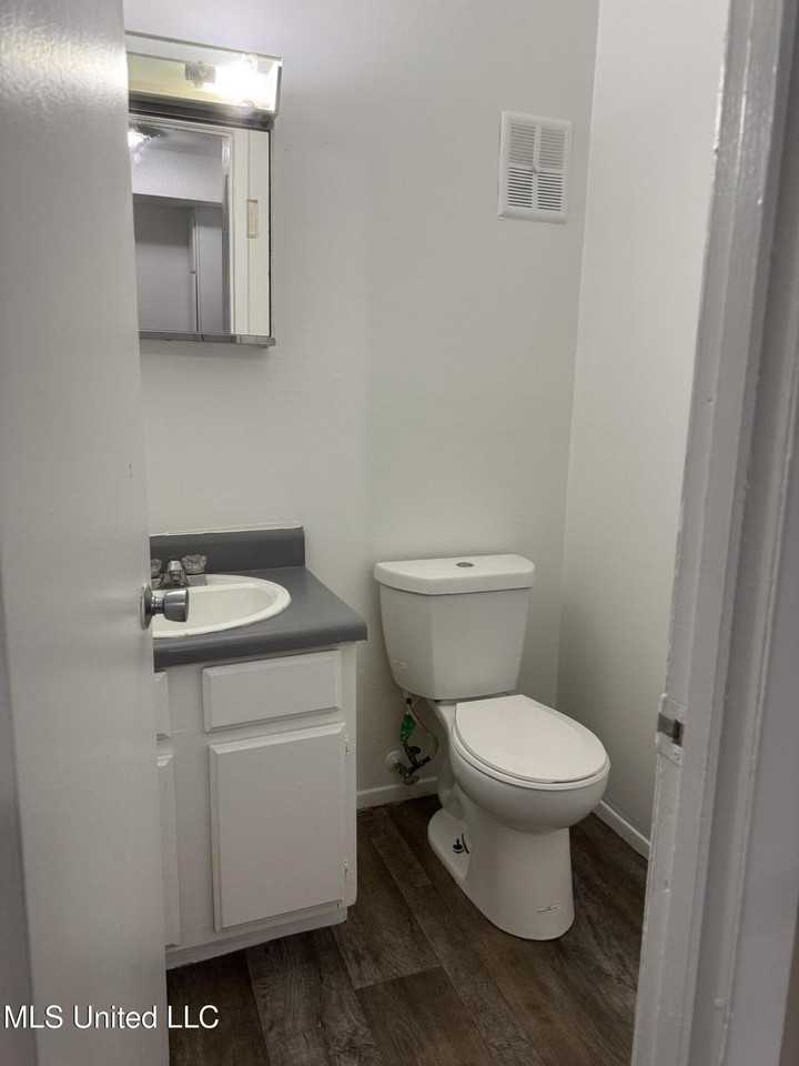 2804 Dubarry Dr - Photo 6 of 12