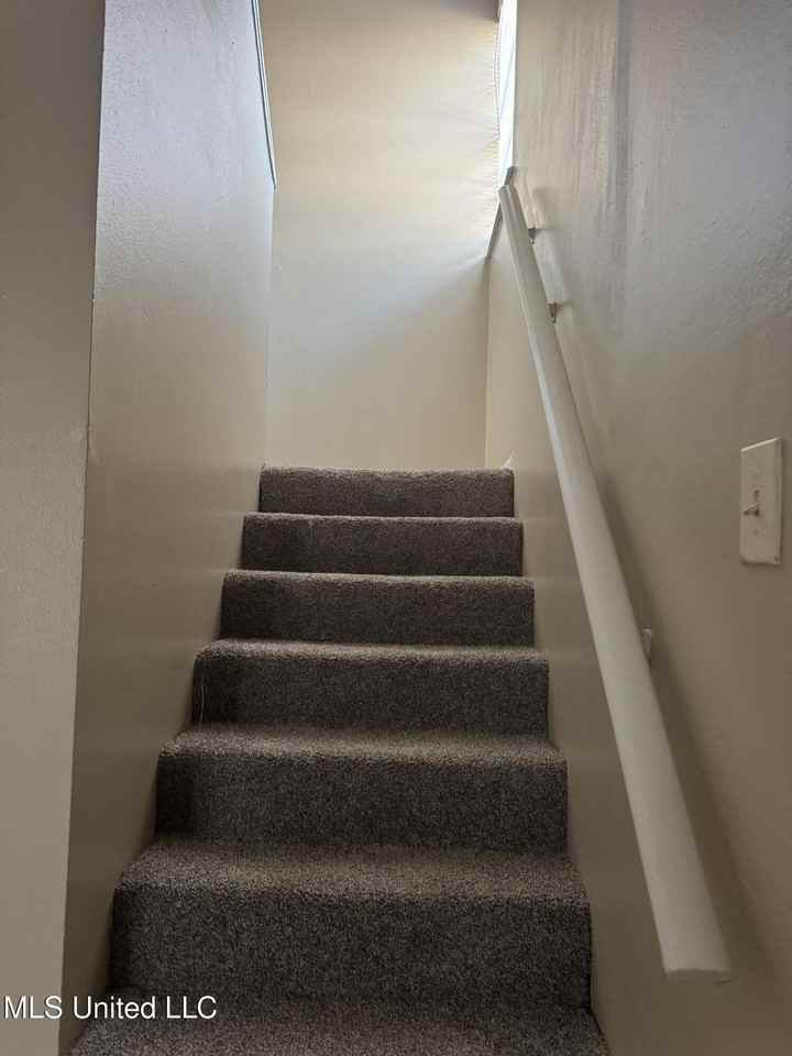 2804 Dubarry Dr - Photo 7 of 12