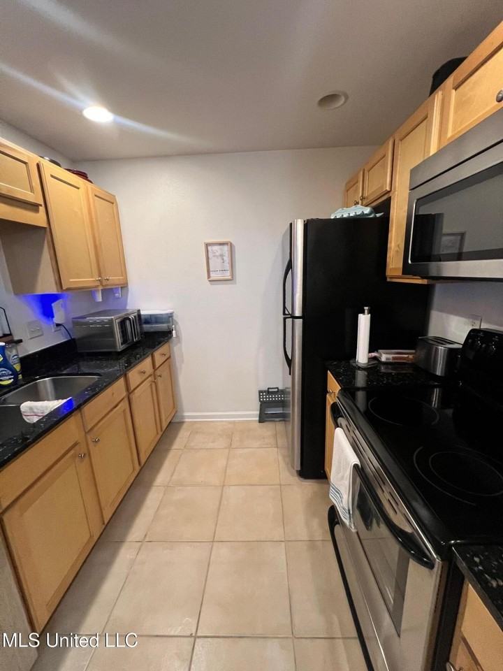 2421 Beachview Drive #B7 - Photo 3 of 14