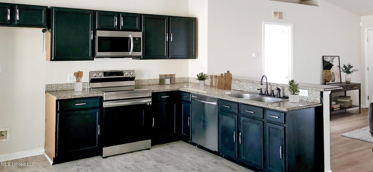 7051 George St - Photo 2 of 11