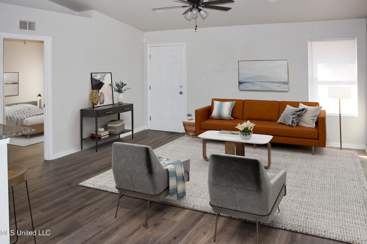 7051 George St - Photo 3 of 11