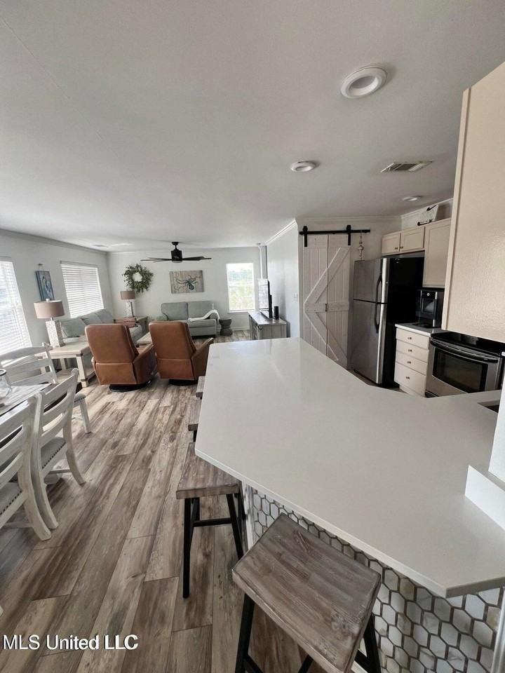 2421 Beachview Drive #E4 - Photo 3 of 25