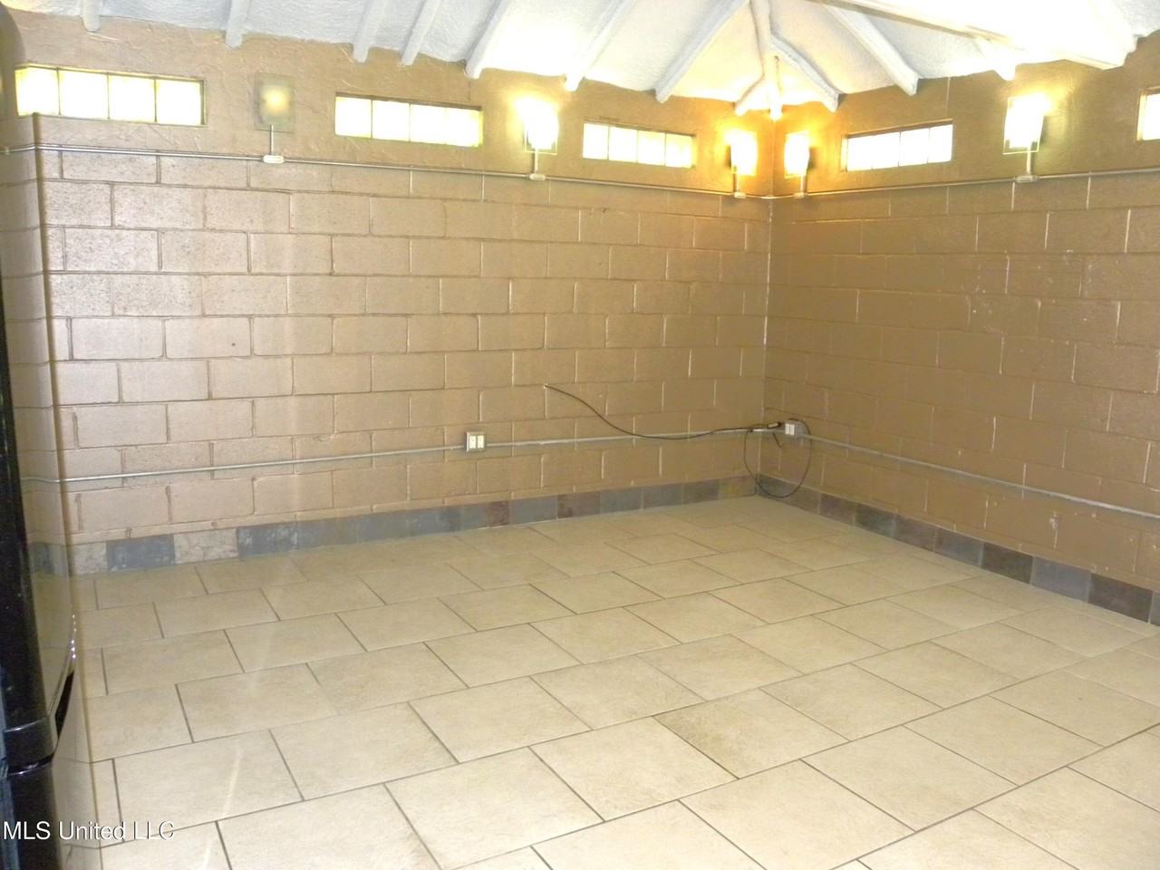 2096 Pat Lane #B - Photo 5 of 19