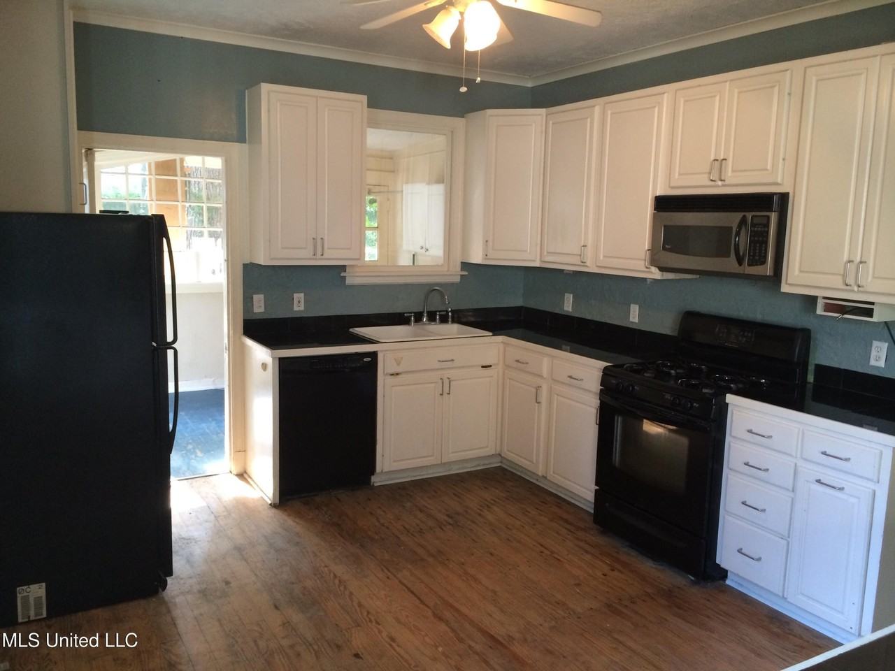 4056 Redwing Ave - Photo 5 of 18