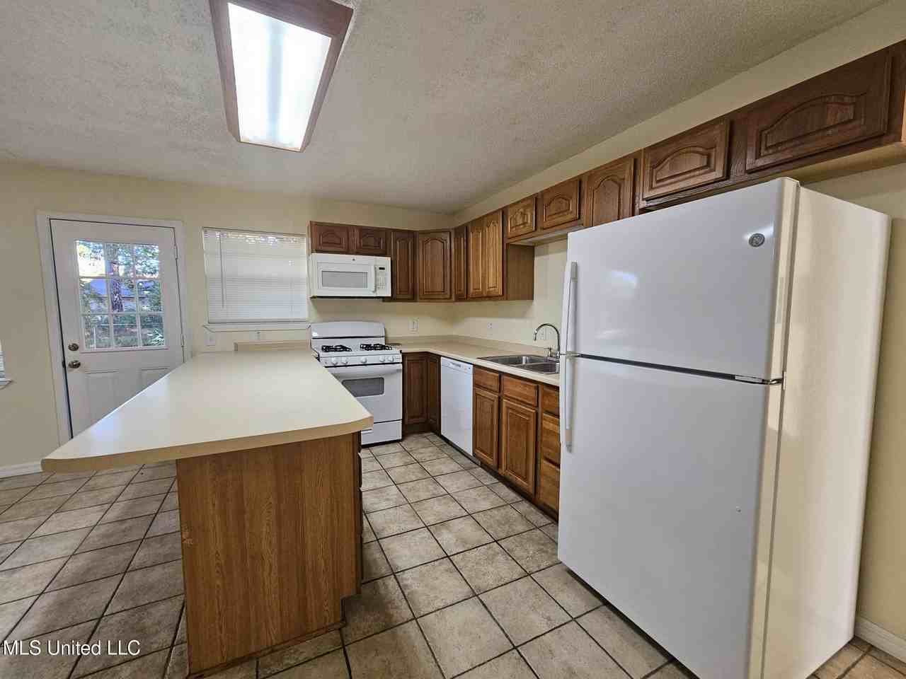 6335 Kimbrough Boulevard - Photo 6 of 15