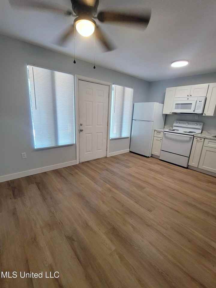 511 32nd Street #5 - Photo 3 of 7