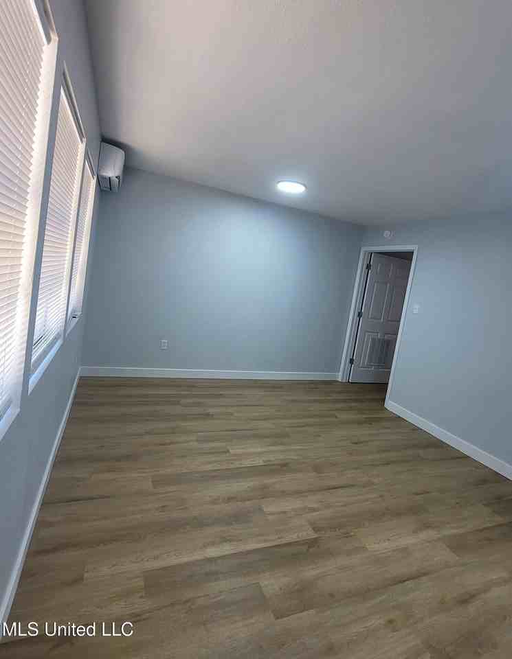 511 32nd Street #5 - Photo 4 of 7