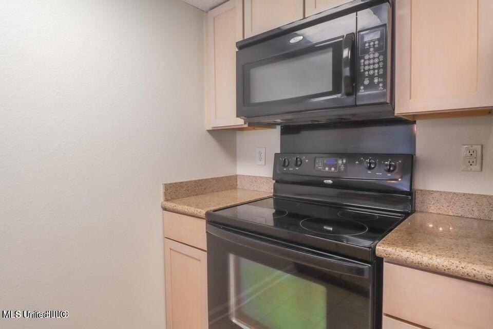 3230 Cumberland Rd Apt 39 #39 - Photo 3 of 22