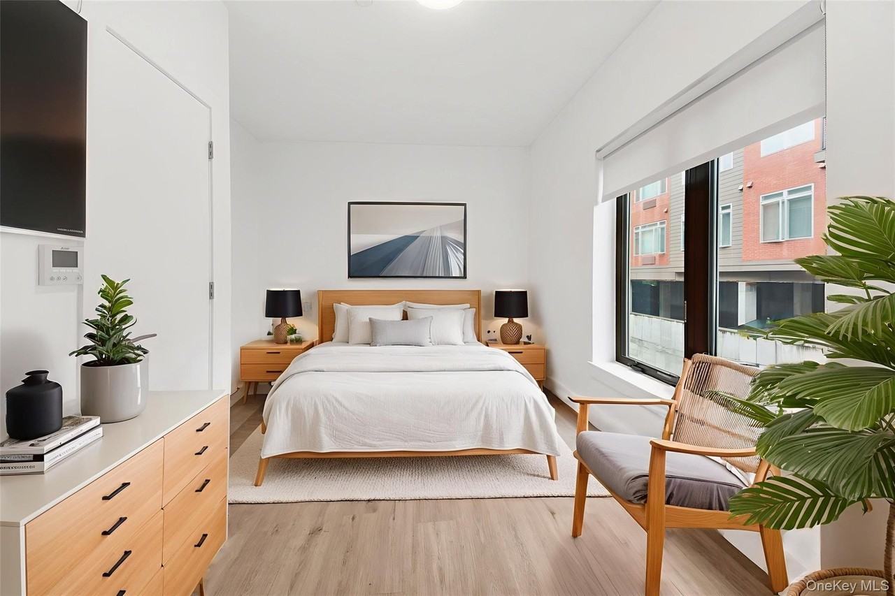 525 N Macquesten Pkwy - Photo 5 of 26