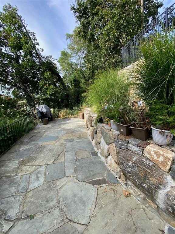 49 Croton Point Ave Apt C #C - Photo 5 of 17