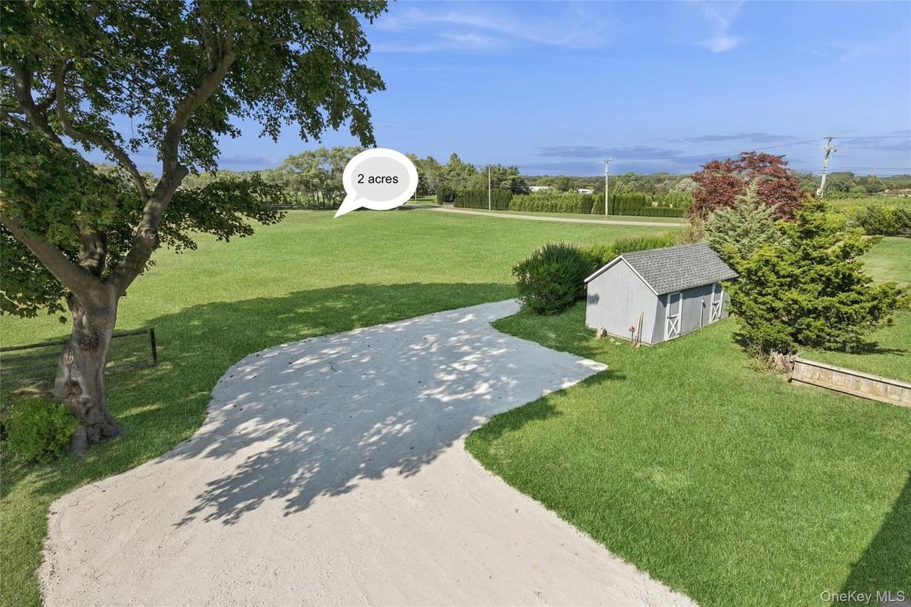 335 335 Herricks Lane - Photo 2 of 17