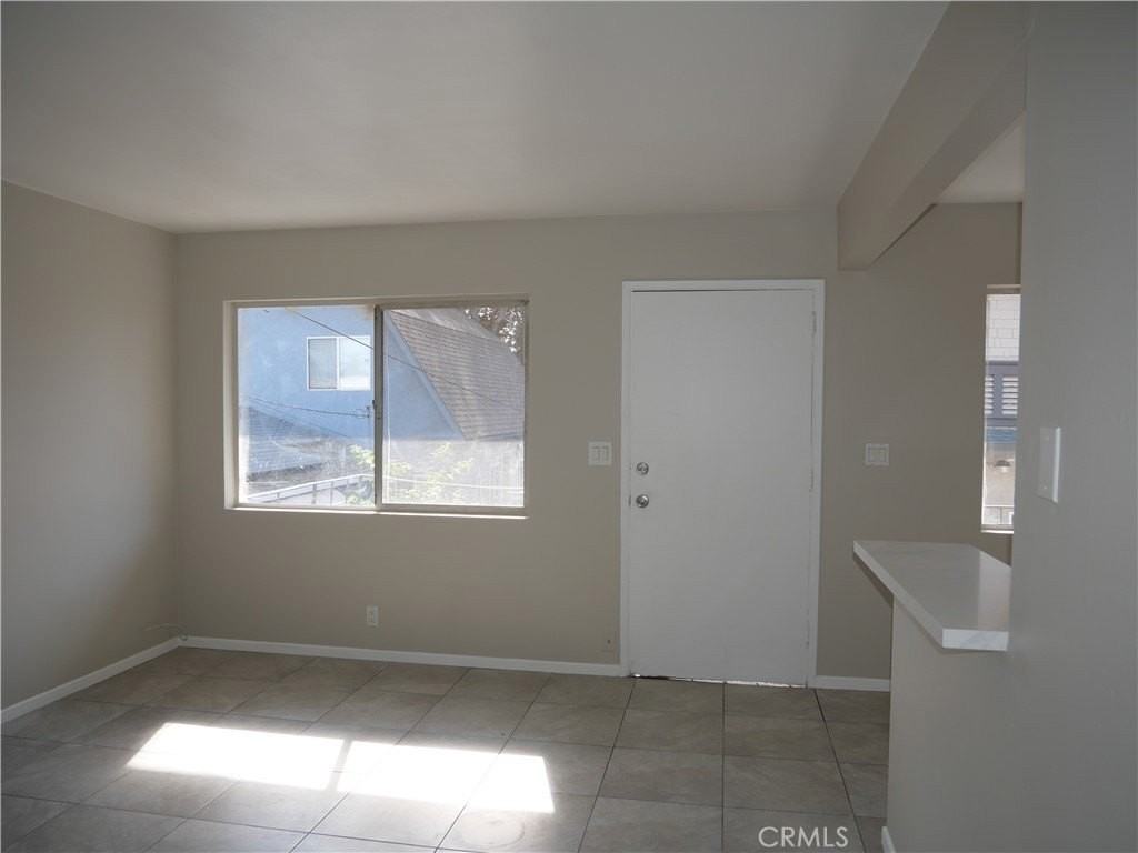 513 E Walnut St #C - Photo 3 of 16