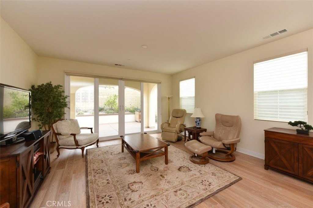 122 Bumblebee - Photo 2 of 21