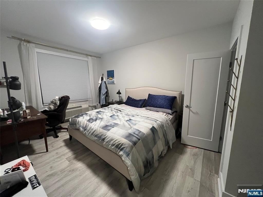 237 Lincoln Ave - Photo 6 of 11