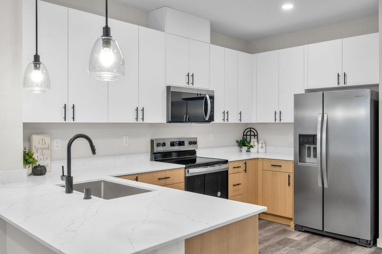 15613 Admiralty Way #B1 - Photo 3 of 27