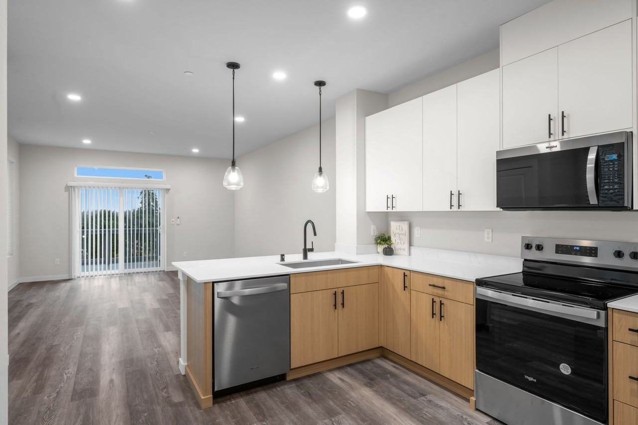 15613 Admiralty Way #B1 - Photo 5 of 27