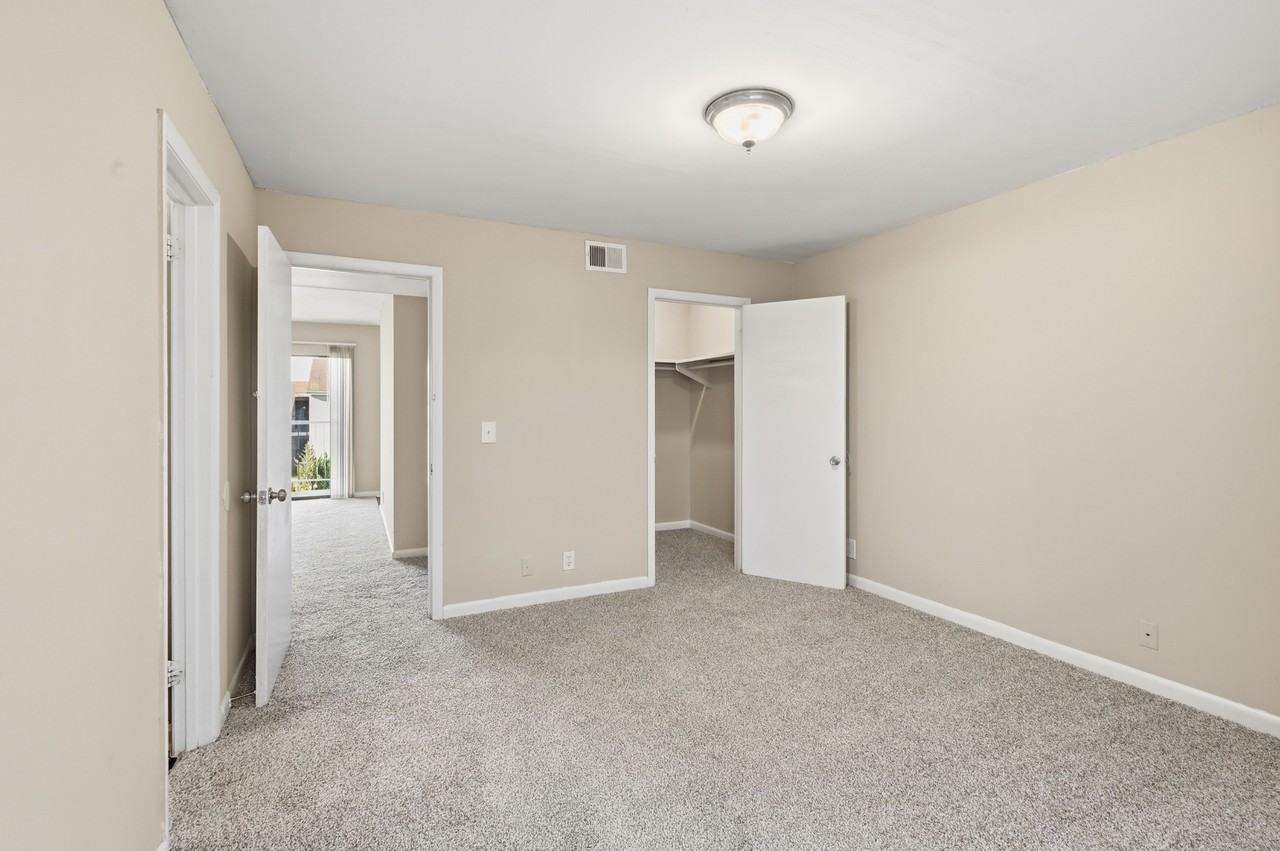 Audubon Creek Apartments - Photo 7 of 22