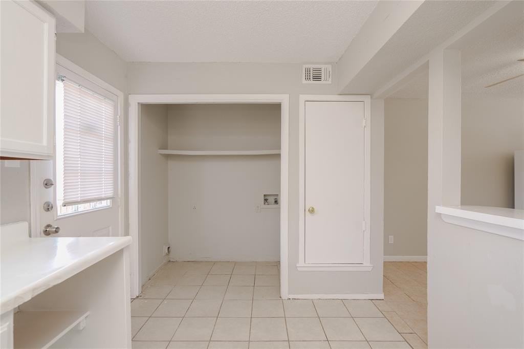 2813 Wimbledon Ct #B - Photo 4 of 25