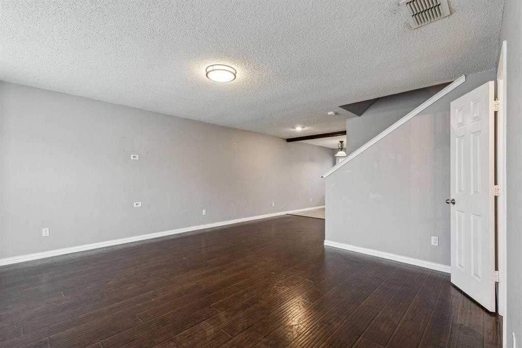 5724 Giddyup Ln - Photo 3 of 26